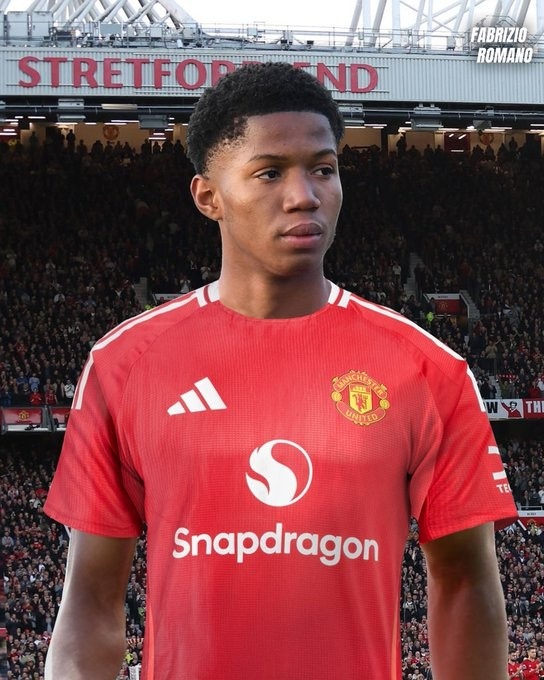 Chido Obi-Martin กองกลางวัย 16 ปี ของ อาร์เซนอล ย้ายมาเล่นให้กับผีแดง